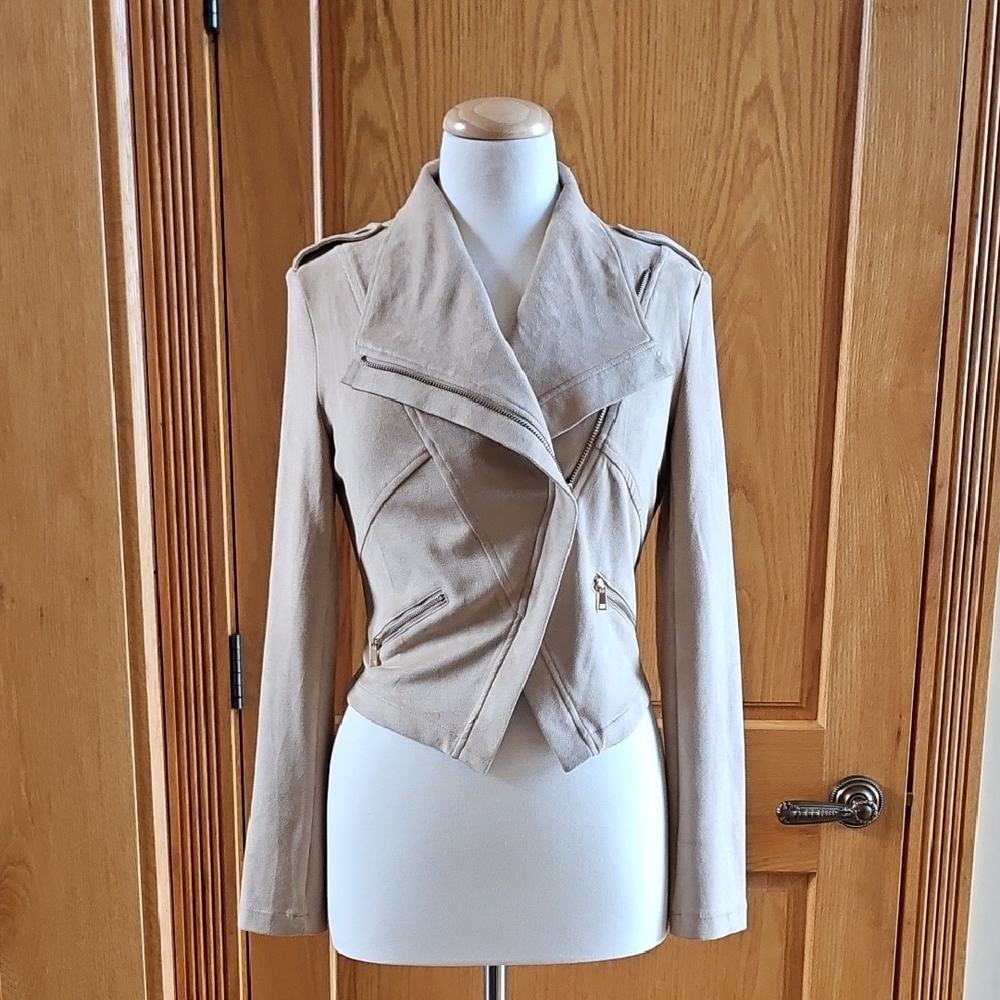 PRIVY FAUX SUEDE LEATHER BIKE STYLE JACKET IN SIZE MEDIUM.